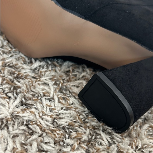 Elegant Black Suede Ankle Boots - Picture 8 of 11